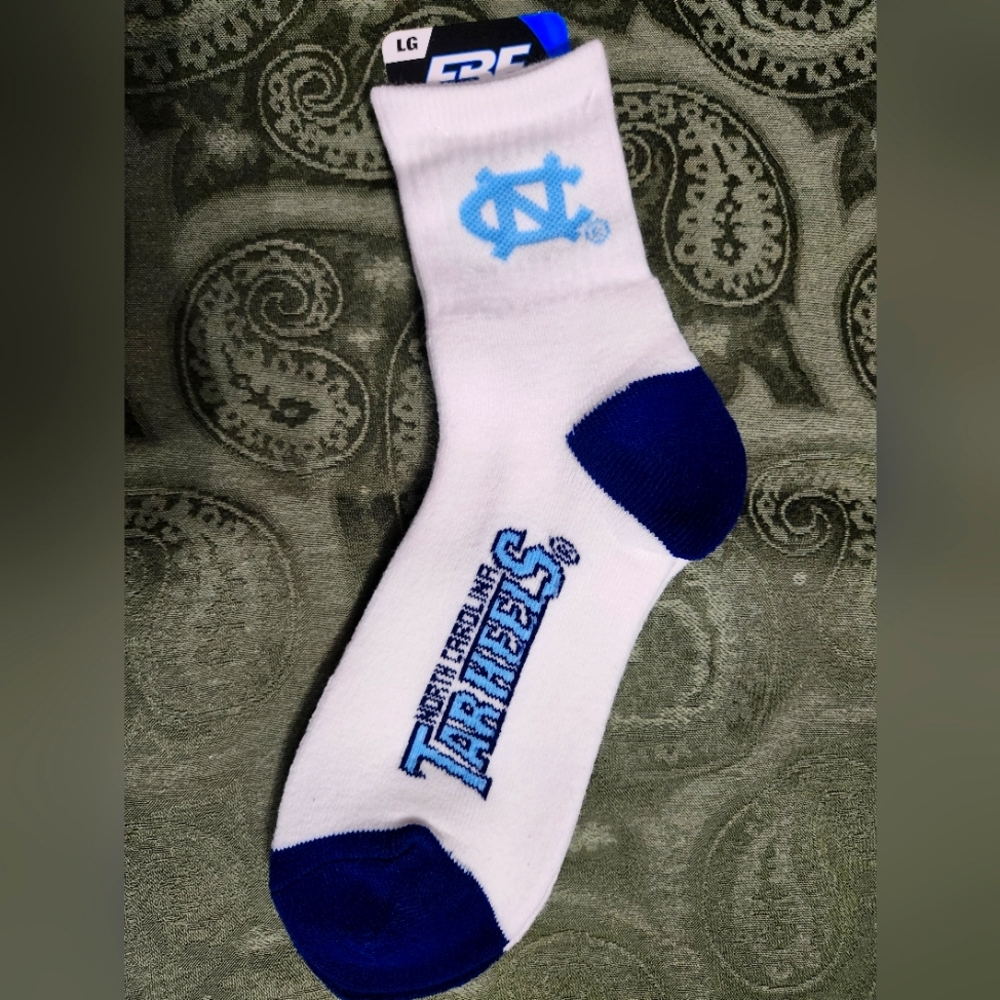 For Bare Feet North Carolina Tarheels white socks, large